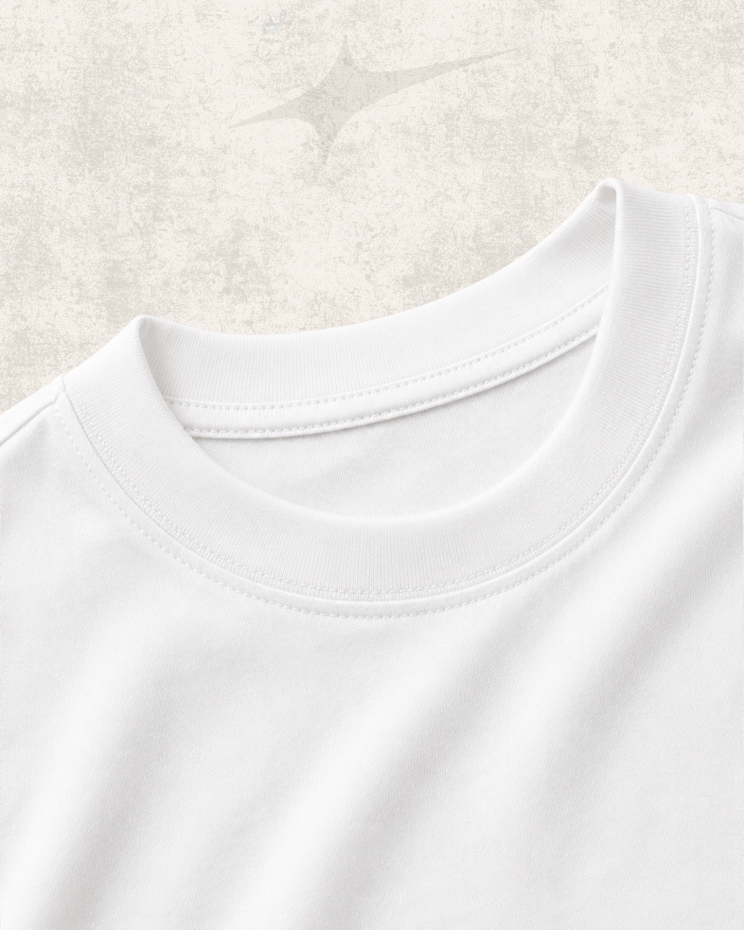 Playera blanca oversize EDLP con tejido de algodón en close up